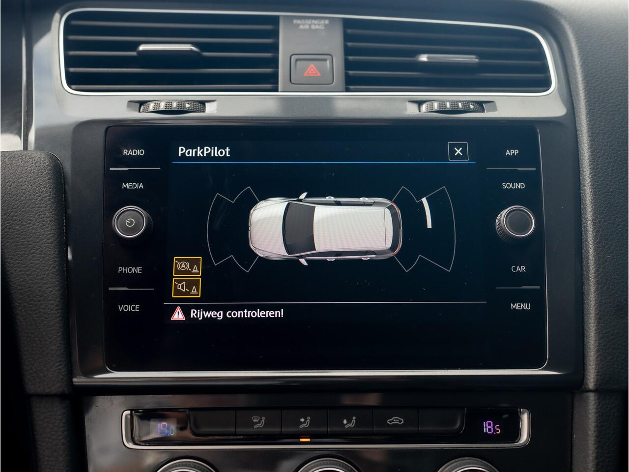 Volkswagen GOLF 1.5 TSI 130Pk Comfortline Business | Adapt. Cr. | Climate Control | Parkeersensoren V&A | Prijs Rijklaar!!