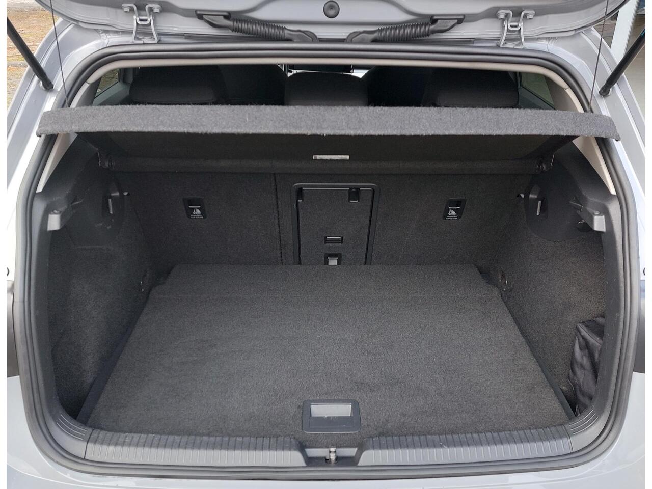 Volkswagen GOLF 1.5 TSI Life Business 17 inch Sport st