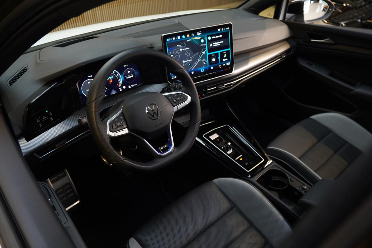 Volkswagen GOLF 1.5/272pk eHybrid GTE|2025|Panoramadak|Leer+Memory|Matrix LED|Trekhaak|19"Blackstyle|Cruise+ACC|PDC+Assist+Camera|LED-Mistlampen|VOL!