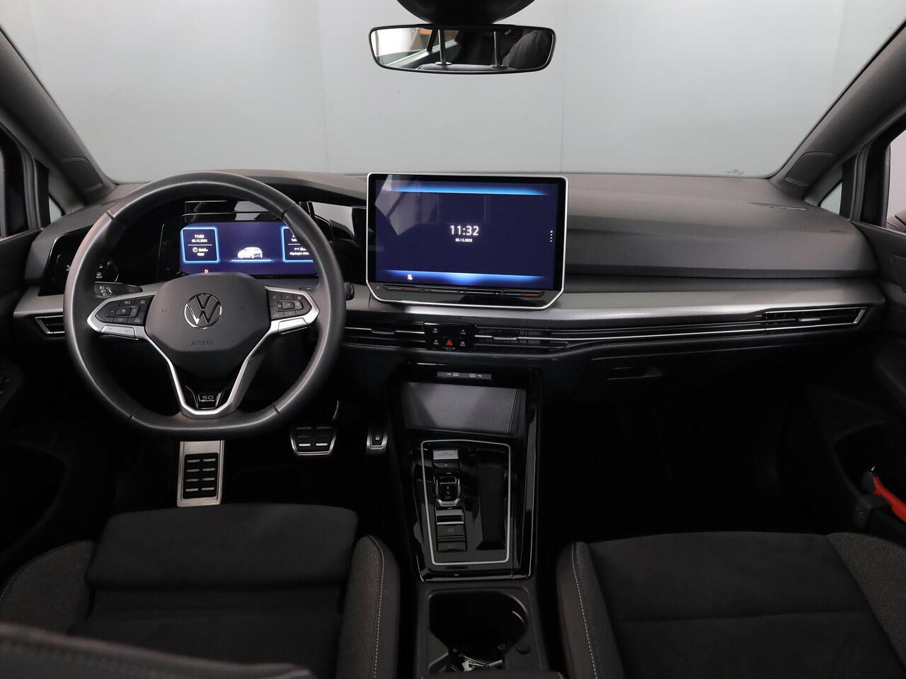 Volkswagen GOLF 1.5 eHybrid 50 Edition 204 pk Automaat (DSG) | Verlengde garantie | Navigatie | Panoramadak | Parkeersensoren | Achteruitrijcamera | Stoelverwarming |