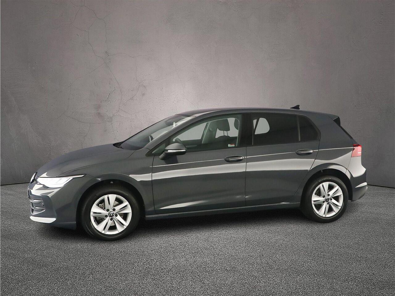 Volkswagen GOLF Life Edition 1.5 eTSI 115pk DSG Automaat Adaptive cruise control, Parkeersensoren, Stuurwiel verwarmd, LED koplampen, Airco, DAB, Stoelverwarming, App connect