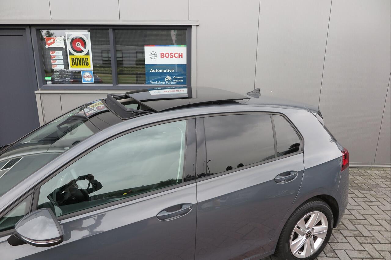 Volkswagen GOLF 1.5 TSI 96kw 130pk Style , Panorama dak , Led, Virtual cockpit ,Trekhaak uitklapbaar, PDC, Navigatie via Carplay , DAB+ , Stoelverwarming,Alcantara bekleding, etc.
