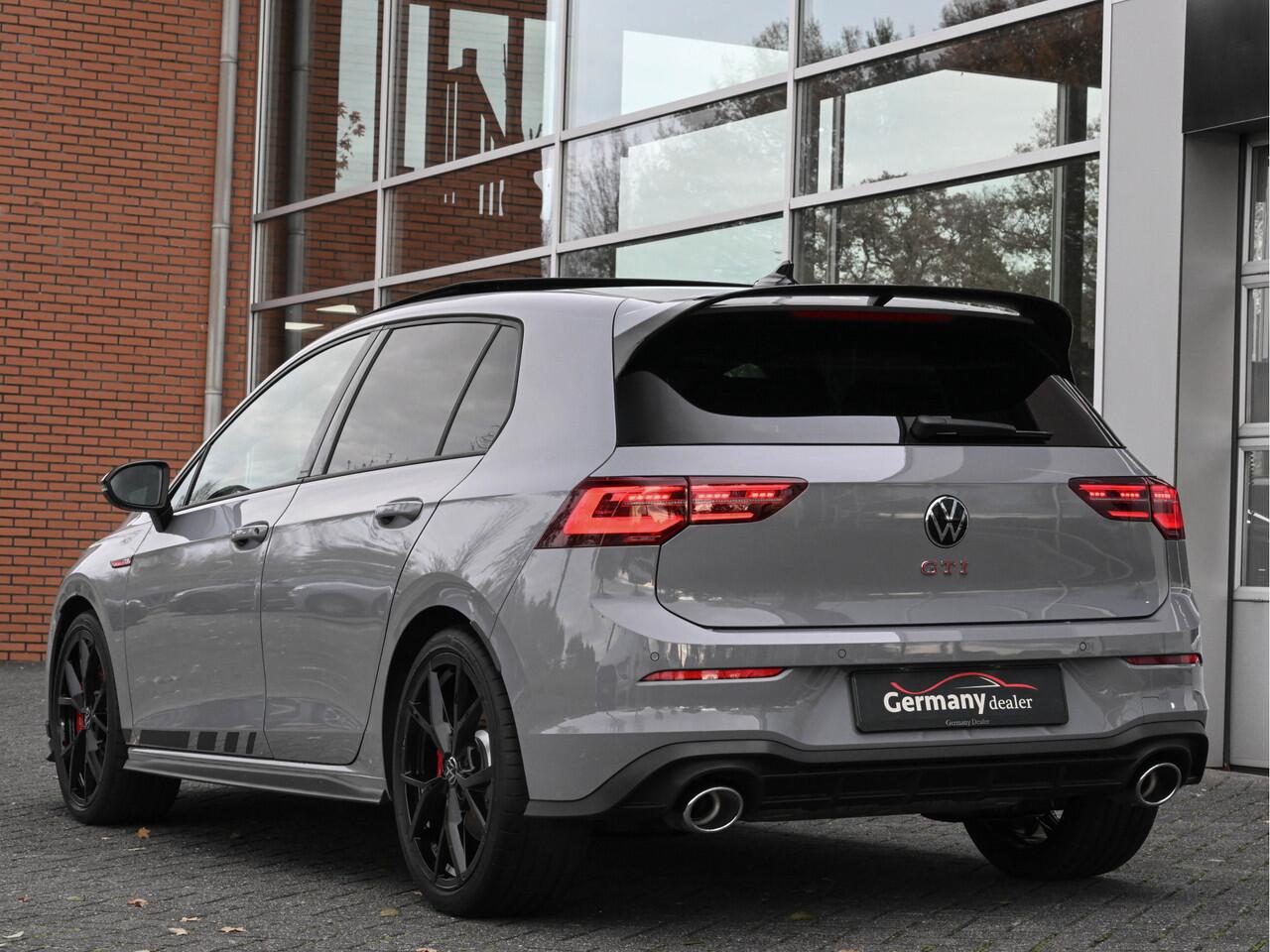Volkswagen GOLF 2.0TSI 300PK GTI Clubsport Pano HUD iQ-Light H&K 19-inch Sfeerverl. Stoel+Stuurverw. VOL!!