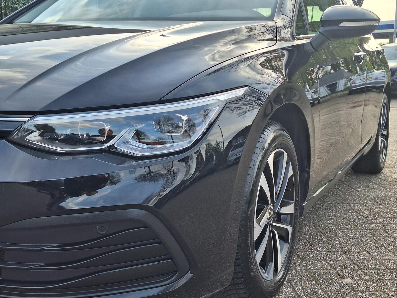 Volkswagen GOLF 1.0 eTSI Life Business Hybride / Automaat / Trekhaak / Camera