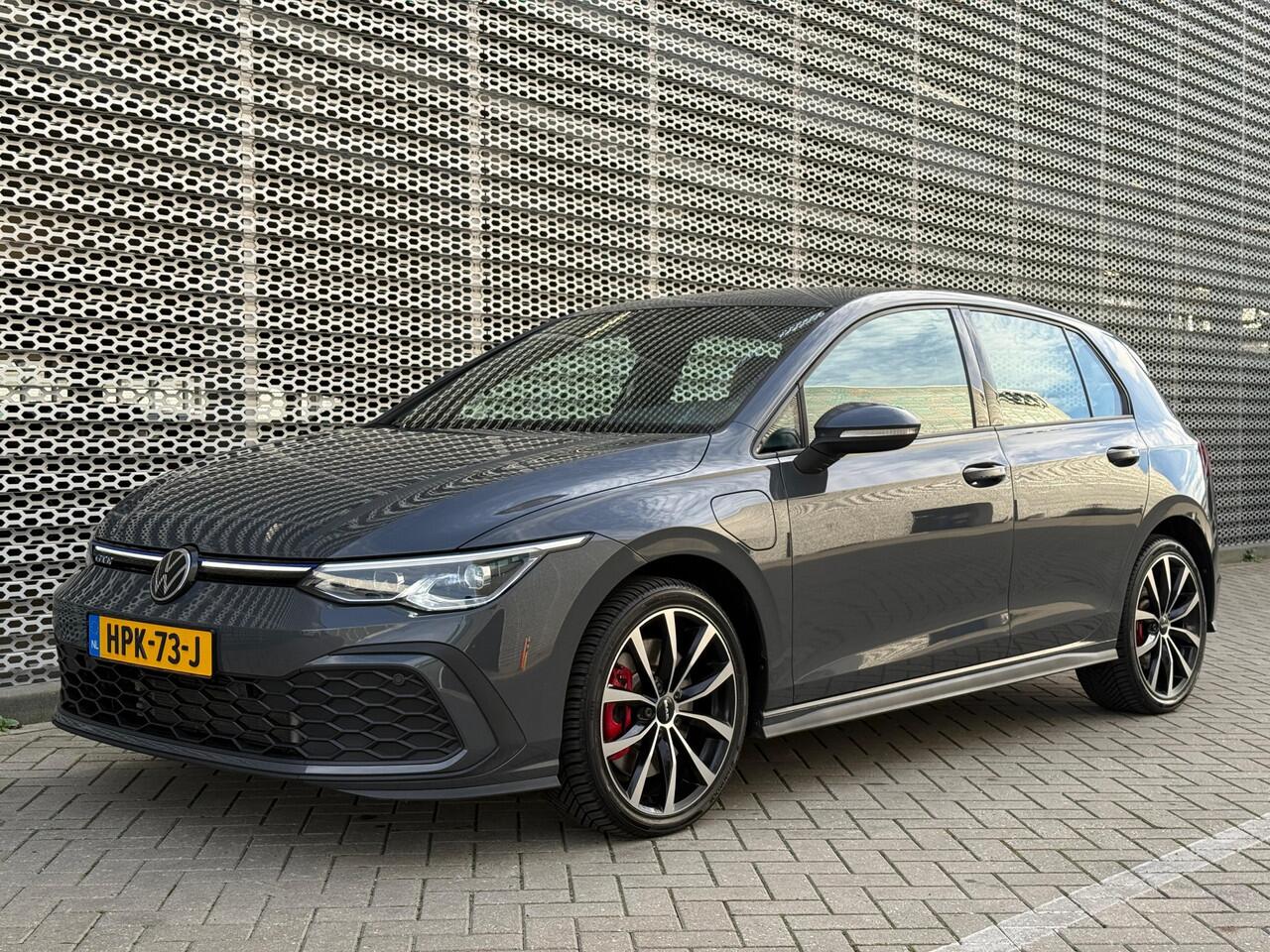 Volkswagen GOLF 1.4 eHybrid GTE / Afneembare Trekhaak / Achteruitrijcamera / Stuur + Stoelverwarming / LED-Plus / Draadloze App-Connect **