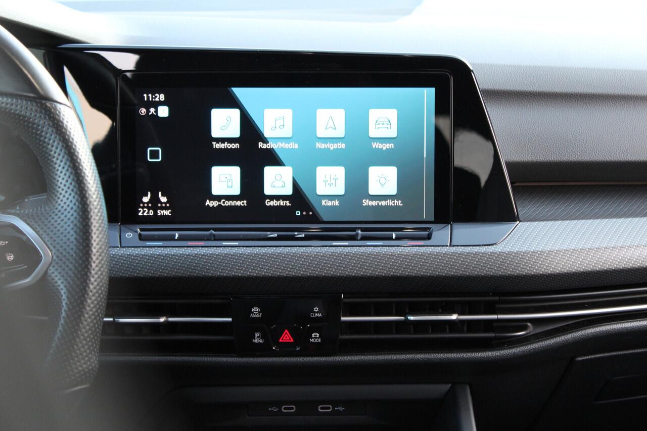 Volkswagen GOLF 1.5 eTSI R-Line Business | IQ/Dynamic light | Panoramadak | Rijklaar