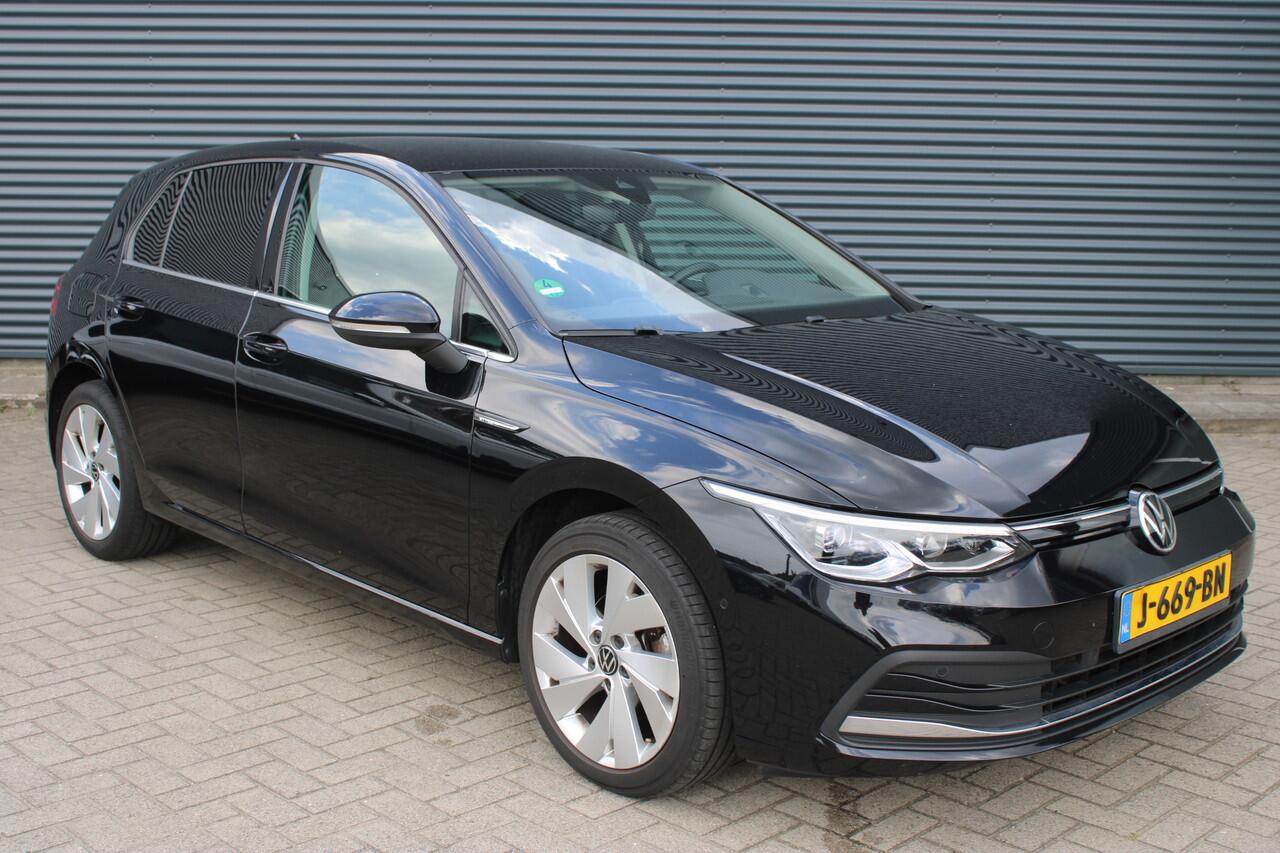 Volkswagen GOLF 1.5 TSI Style Alcantara Full-Led Navigatie Adaptive-Cruise Camera Massage Trekhaak
