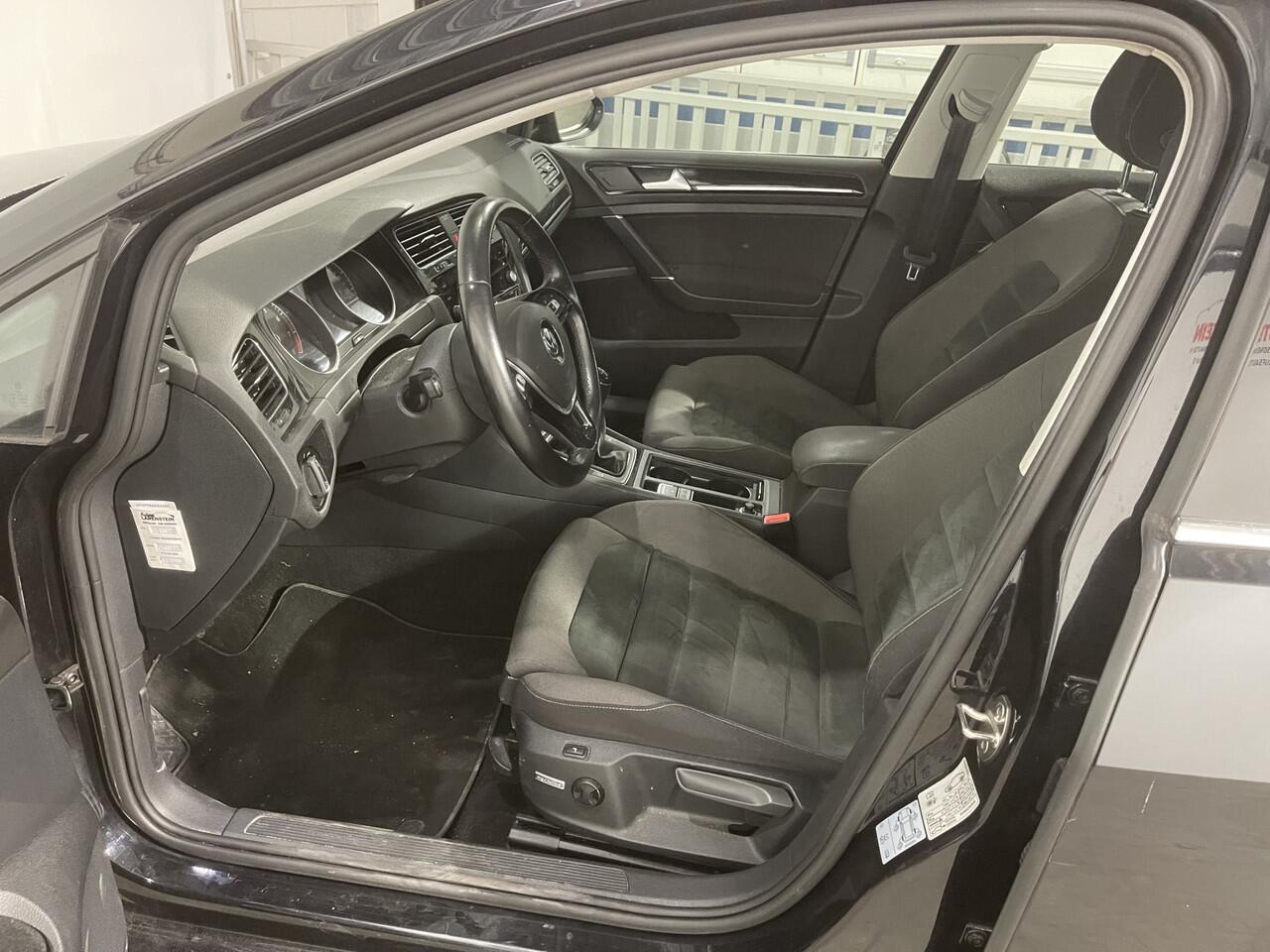 Volkswagen GOLF Variant 1.5 TSI 150pk-Highline Business R 110kw Carplay / ACC / ECC / Navi / PDC Executive-pakket / Winter Pakket