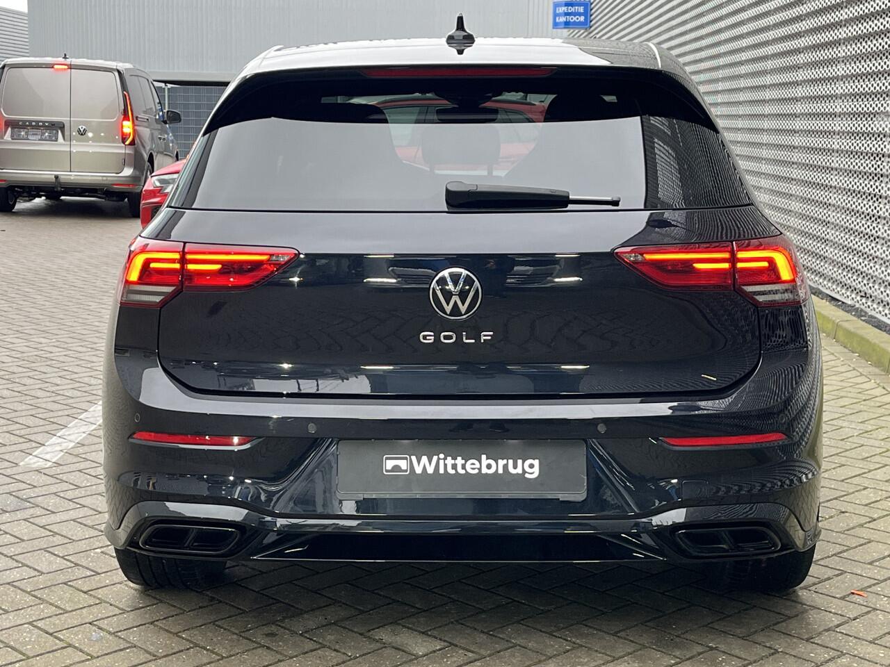 Volkswagen GOLF 1.5 TSI 130PK R-Line / 18" LMV / Black Style / LED / Travel Assist / Parkeersensoren voor en achter / Stoelverwarming