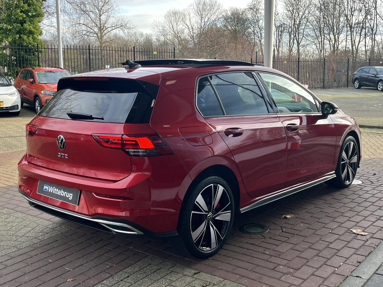 Volkswagen GOLF 1.4 eHybrid 245pk DSG GTE / Panorama dak / Head up display / Standkachel / Camera / Stuur & Stoelverwarming / 18'' LMV