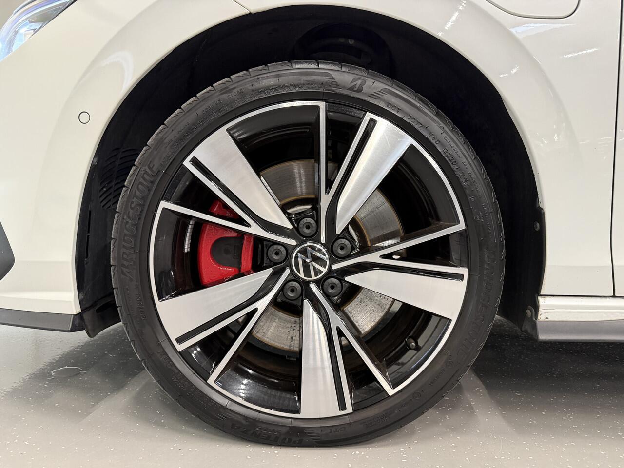 Volkswagen GOLF 1.4 eHybrid GTE PANO/HEAD-UP/IQ-LIGHT/TREKHAAK/CAMERA/ACC/STOEL+STUURVERW./SFEER/CARPLAY/18"/SOH 90,3%/VOLLEDIG VW DEALER HISTORIE, BIJ 92.000KM NOG GROTE OH BEURT GEHAD