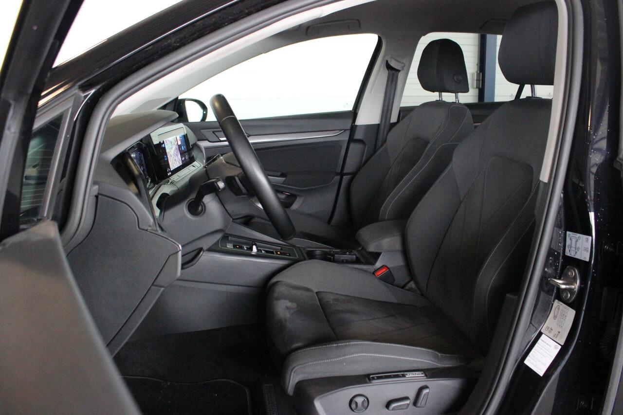 Volkswagen GOLF 1.5 eTSI Style Camera | IQ Light | Memorystoel | Carplay | Stoelverw. | Adapt. Cruise | 17" LMV | PDC V+A