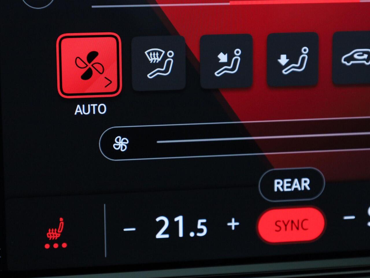 Volkswagen GOLF Variant 1.5eTSI 150PK DSG R Line · Panoramadak · Apple/Android · Camera + Parkeersensoren · Garantie tot maart 2026 of 40.000km