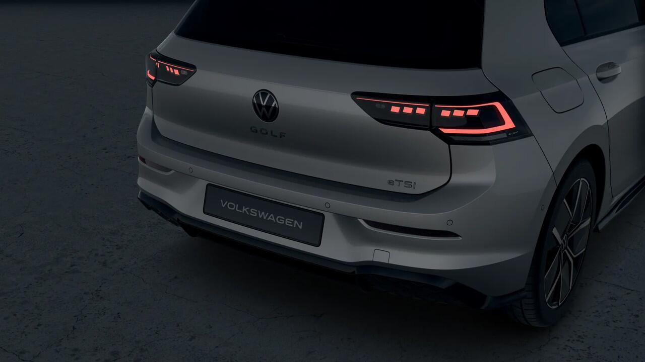 Volkswagen GOLF 1.5 eTSI 116 7DSG R-Line Edition Automaat | Side Assist | Airconditioning automatisch, 3-zone (Climatronic) | Koplampverlichting LED Matrix (IQ.Light)