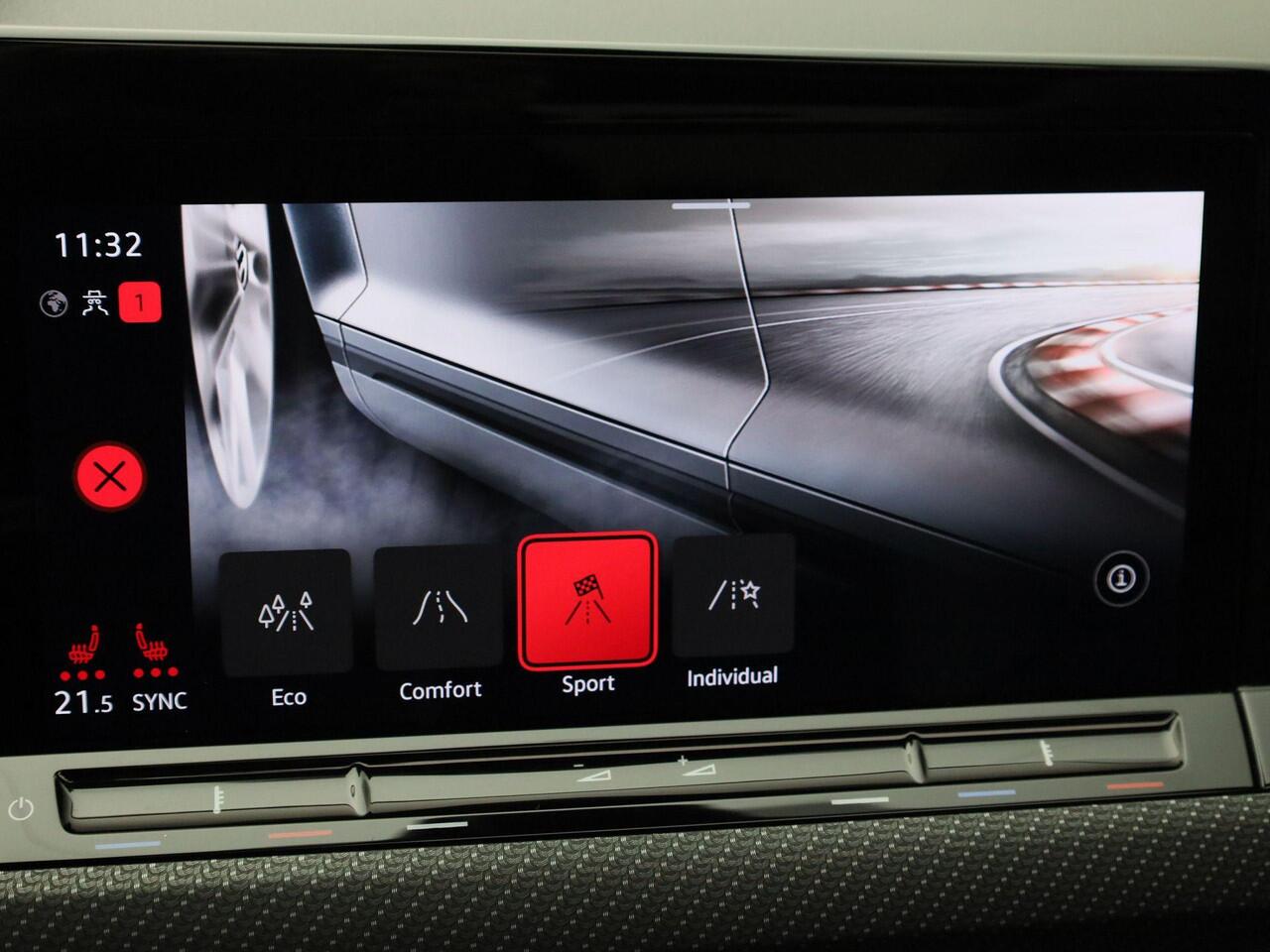 Volkswagen GOLF Variant 1.5eTSI 150PK DSG R Line · Panoramadak · Apple/Android · Camera + Parkeersensoren · Garantie tot maart 2026 of 40.000km