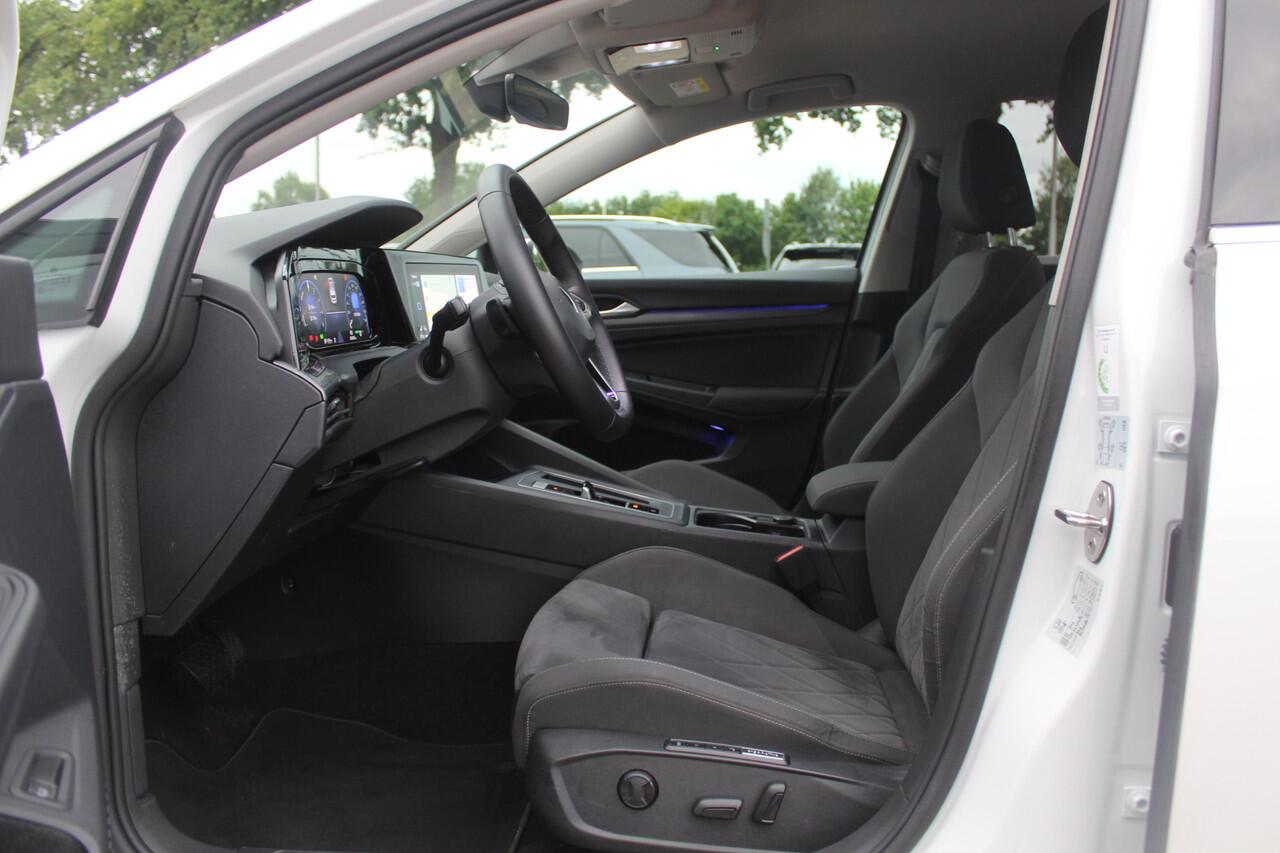 Volkswagen GOLF 1.4 eHybrid Style / Camera / Half leder / Navigatie / 18'' / Dodehoek / DAB / Stoelverwarming / ACC