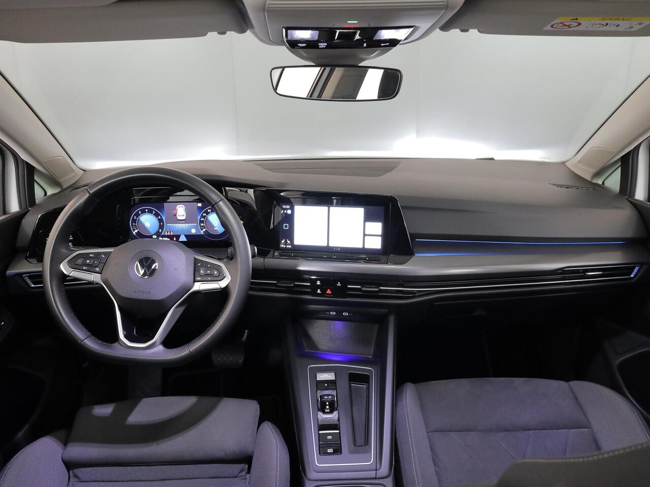 Volkswagen GOLF 1.5 eTSI Style 50pk DSG| Pano-dak| Camera| 17'LM-velgen| Voorstoelen verwarmd en massage