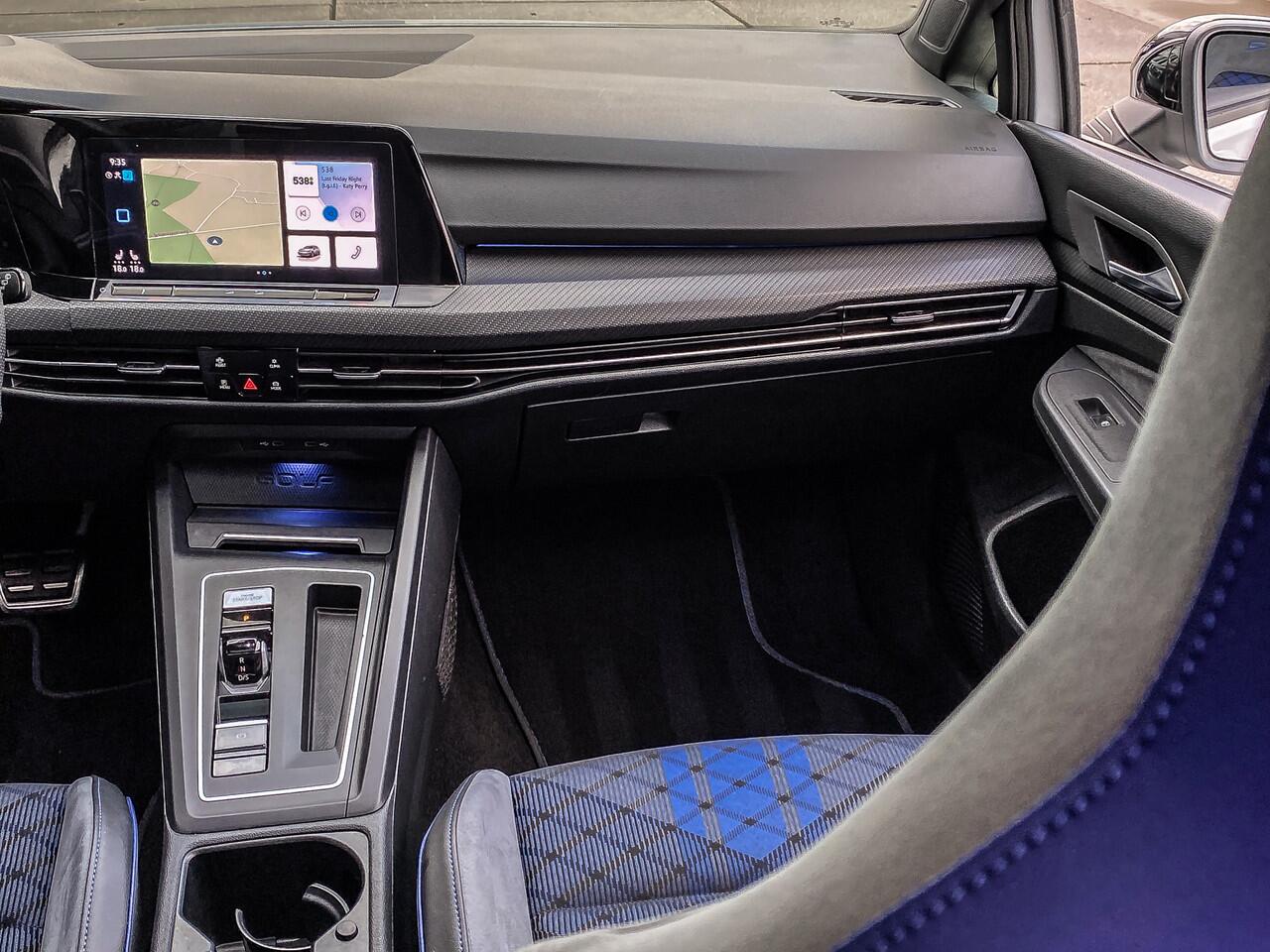 Volkswagen GOLF 2.0 TSI R 320PK 4Motion | PANORAMADAK | MATRIX LED | CAMERA | KEYLESS | WINTER PAKKET |