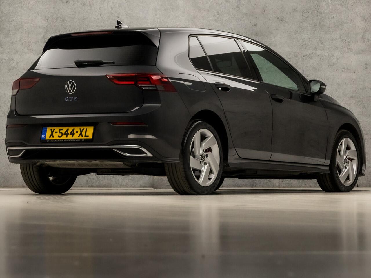 Volkswagen GOLF 1.4 eHybrid GTE Sport 245Pk Automaat (APPLE CARPLAY, GROOT NAVI, GETINT GLAS, KEYLESS, SPORTSTOELEN, PARKEERSENSOREN, SFEERVERLICHTING, CRUISE, NIEUWSTAAT)