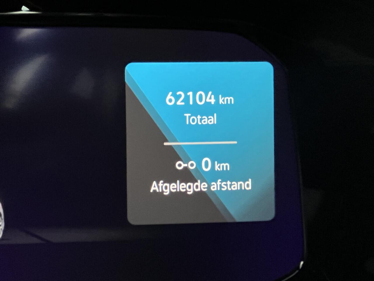 Volkswagen GOLF 1.4 eHybrid GTE / AUTOMAAT/ 245PK/ CAMERA/ PARK. SENSOREN/ PARK. ASSIST/ TRAVEL ASSIST/ IQ. LIGHT/ ADAPT. CRUISE/ DIGITAL DASH/ APP-CONNECT/ STOEL-STUUR VERWARM./ CLIMA/ NAVI/ 18" LMV