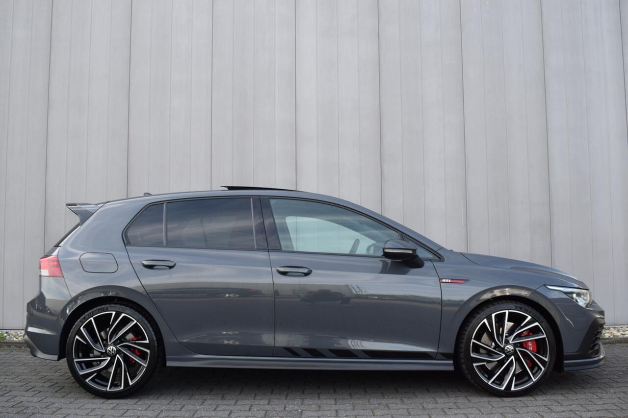 Volkswagen GOLF 2.0 TSi 300pk GTI Clubsport Panoramadak | IQ LED | Virtual | Sfeerverlichting | Carplay | Velours