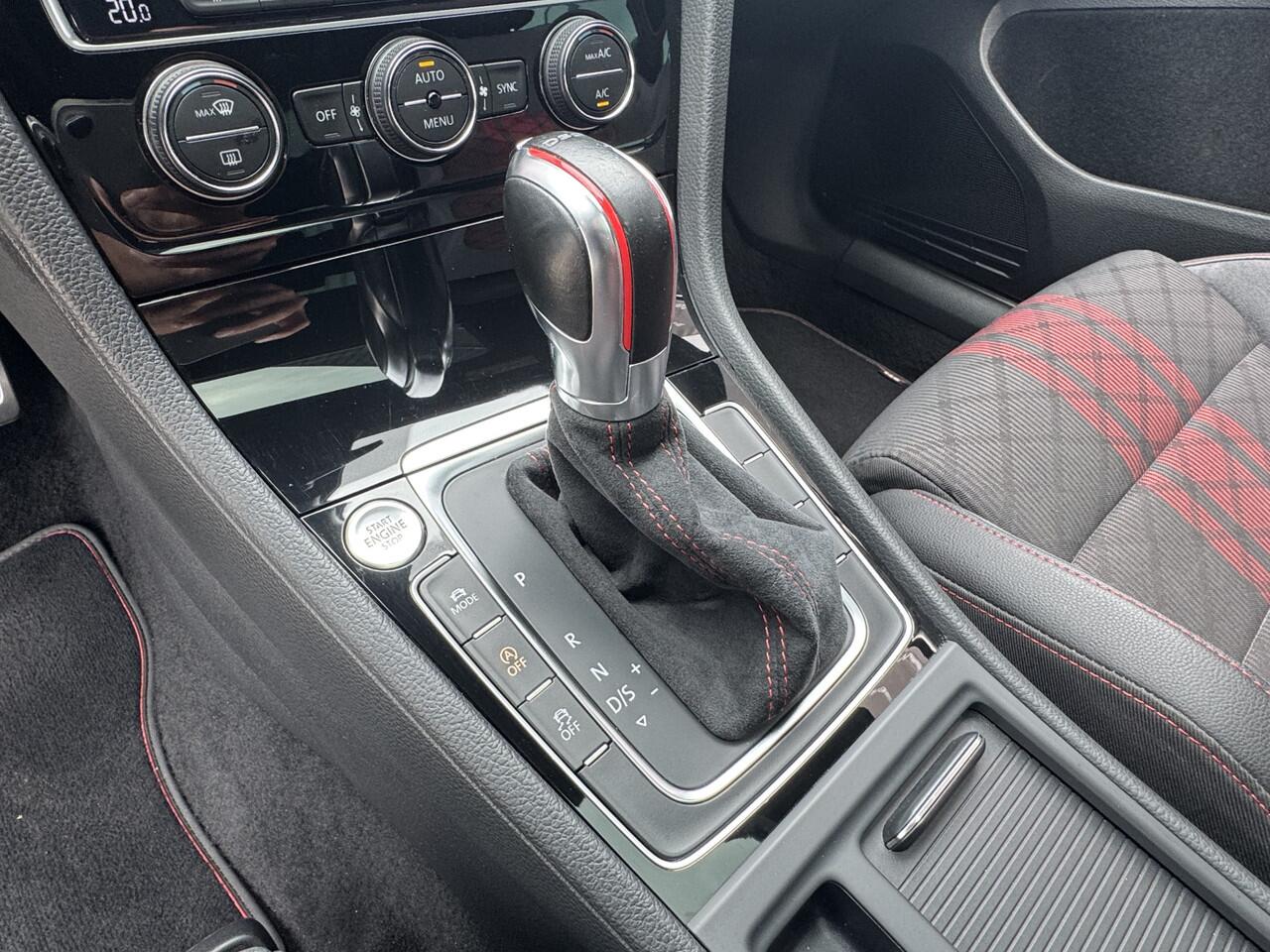 Volkswagen GOLF 7,5 GTI TCR 2.0 TSI Stage2 DSG / Aut. Dynaudio Panoramadak Milltek 91dkm!!