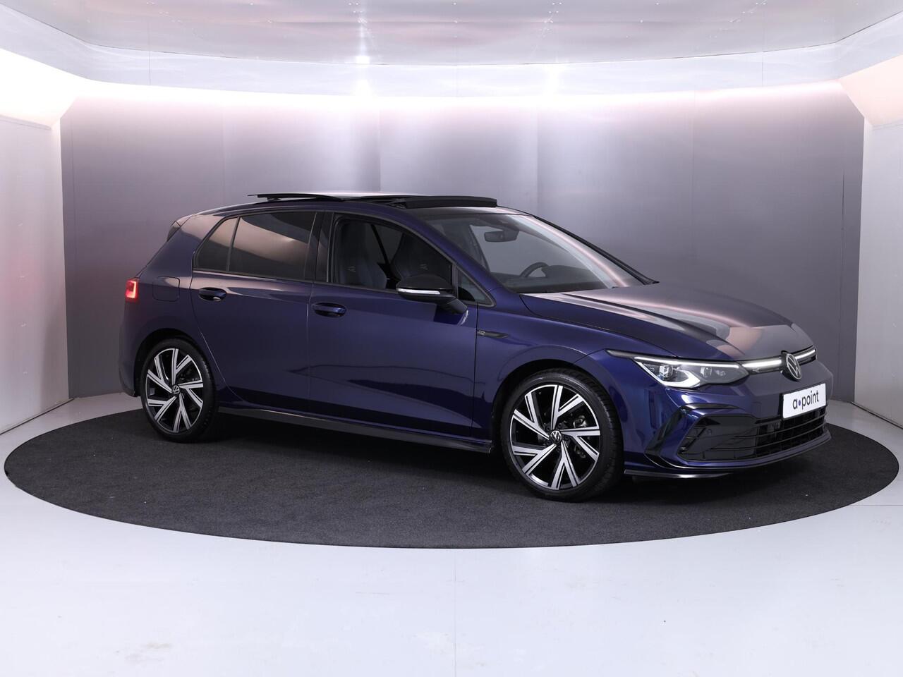 Volkswagen GOLF 1.5 eTSI R-Line 150 pk Automaat (DSG) | Navigatie | Panoramadak | Parkeersensoren | Achteruitrijcamera | Matrix LED koplampen | Black Style pakket | R-Line |