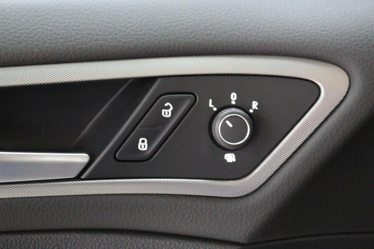 Volkswagen GOLF Variant 1.0 TSI Trendline Navigatie | Climate Control | Parkeersensoren voor en achter