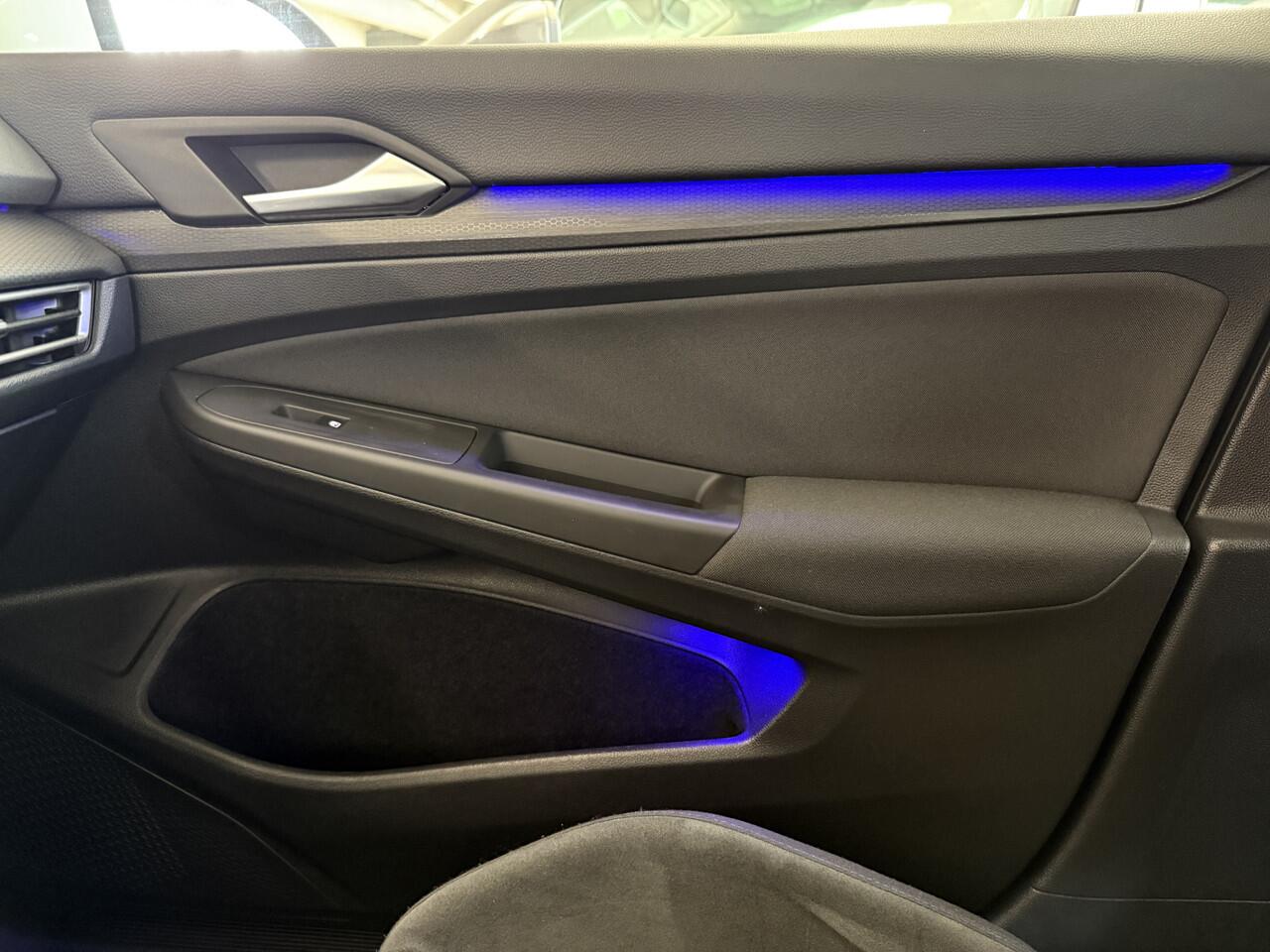 Volkswagen GOLF 1.4 eHybrid 245pk DSG GTE / Trekhaak Elek. / 18" LMV / Navigatie / Stuur en Stoelverwarming / Parkeersensoren V+A