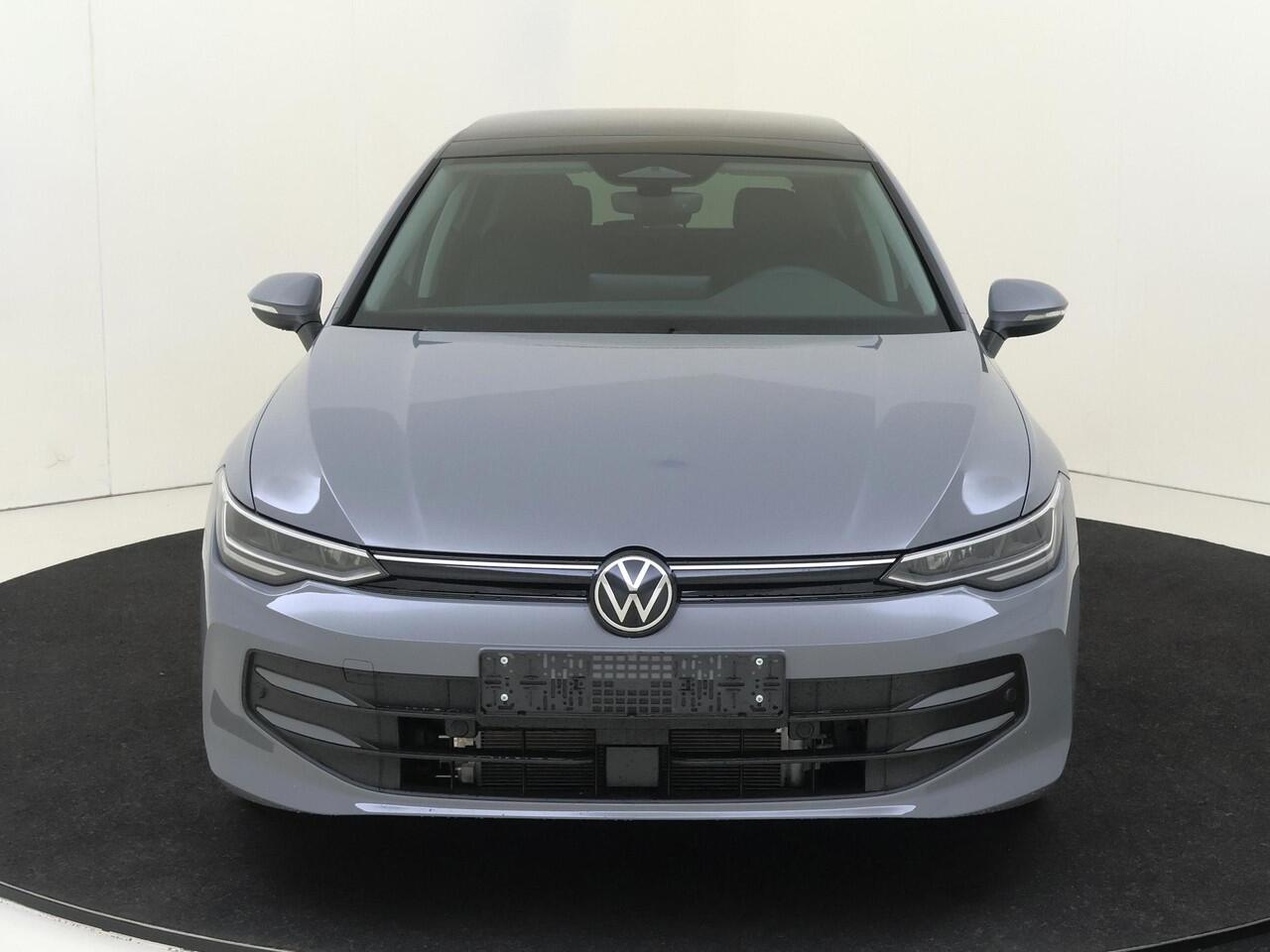 Volkswagen GOLF Life Edition eHybrid | 'App-Connect' draadloze smartphone integratie | Achterbank in ongelijke delen neerklapbaar incl. middenarmsteun en doorlaadmogelijkheid | Afstandscontrolesysteem (Front Assist)