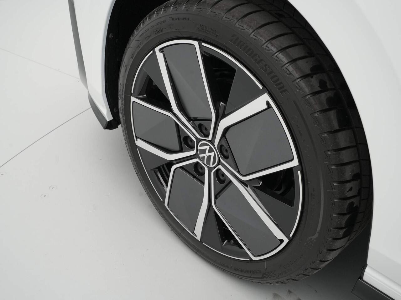 Volkswagen GOLF 1.5 eTSI R-Line Edition