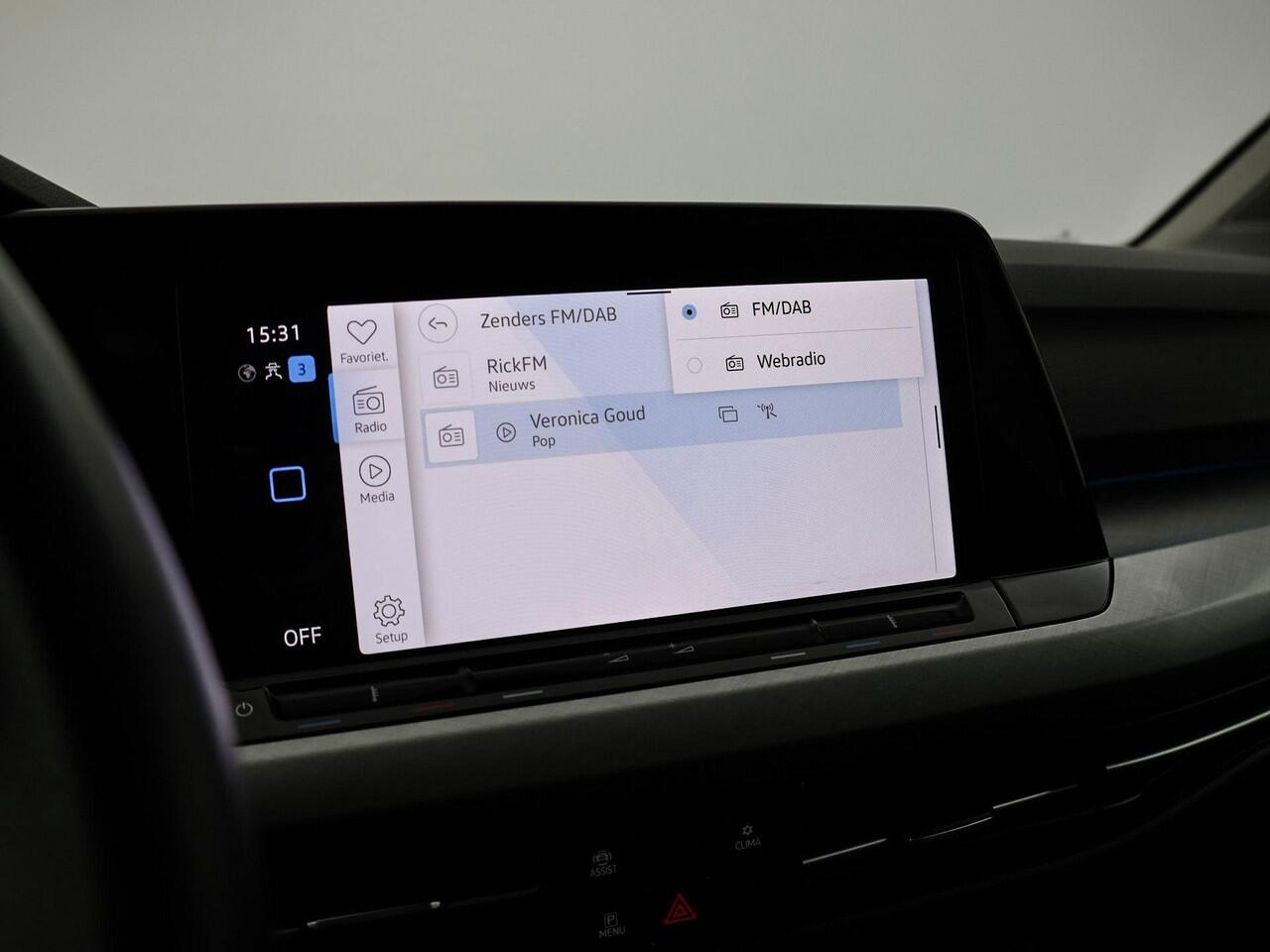 Volkswagen GOLF Variant 1.0 eTSI 110pk DSG Life · Camera · Inklapbare Trekhaak · Apple/Android Car Play · Navigatie · Verkeersbord Detectie · ACC · Garantie t/m 28-03-2027 of 100.000km