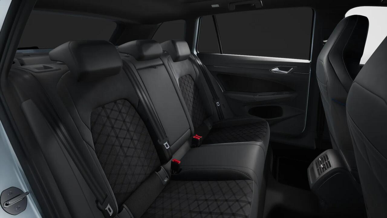 Volkswagen GOLF Variant 1.5 eTSI 150 7DSG R-Line Edition Automaat | Panoramisch schuif-, kanteldak, elektrisch bedienbaar