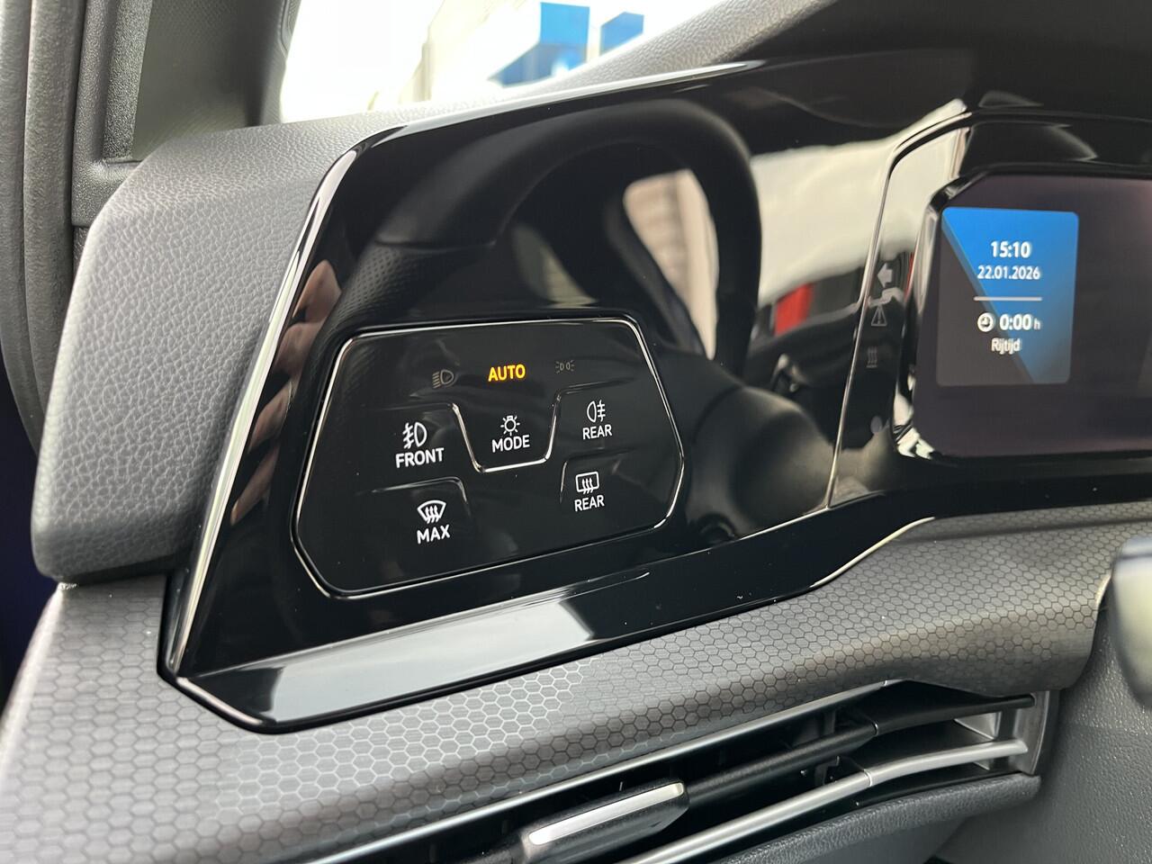 Volkswagen GOLF 1.4 eHybrid GTE / AUTOMAAT/ 245 PK/ IQ. LIGHT/ LED MISTLAMPEN/ STOEL + STUUR VERWARM./ KEYLESS/ RIJ-MODI/ APP CONNECT/ ADAPT. CRUISE/ CAMERA + SENSOREN/ NAVI/ DAB/ 18'' LMV