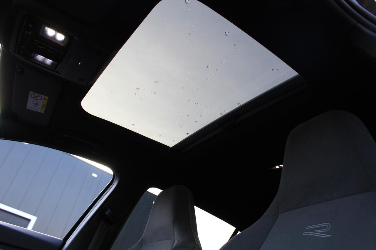 Volkswagen GOLF 1.5 eTSI R-Line Business | IQ/Dynamic light | Panoramadak | Rijklaar