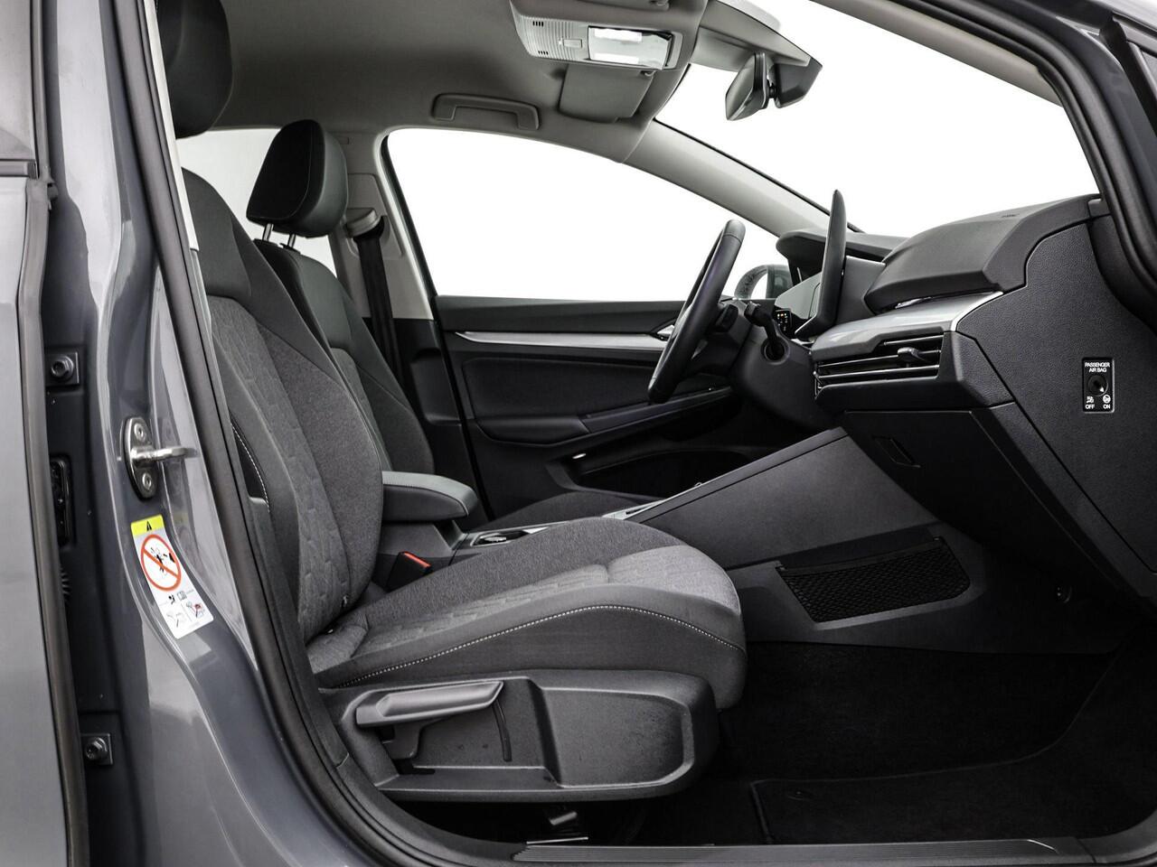 Volkswagen GOLF 1.5 204pk DSG eHybrid Life Edition · Camera · Keyless · Apple/Android Car Play · Stoel& Stuurverwarming · 18'' Inch · Garantie t/m 27-05-2029 of 100.000km