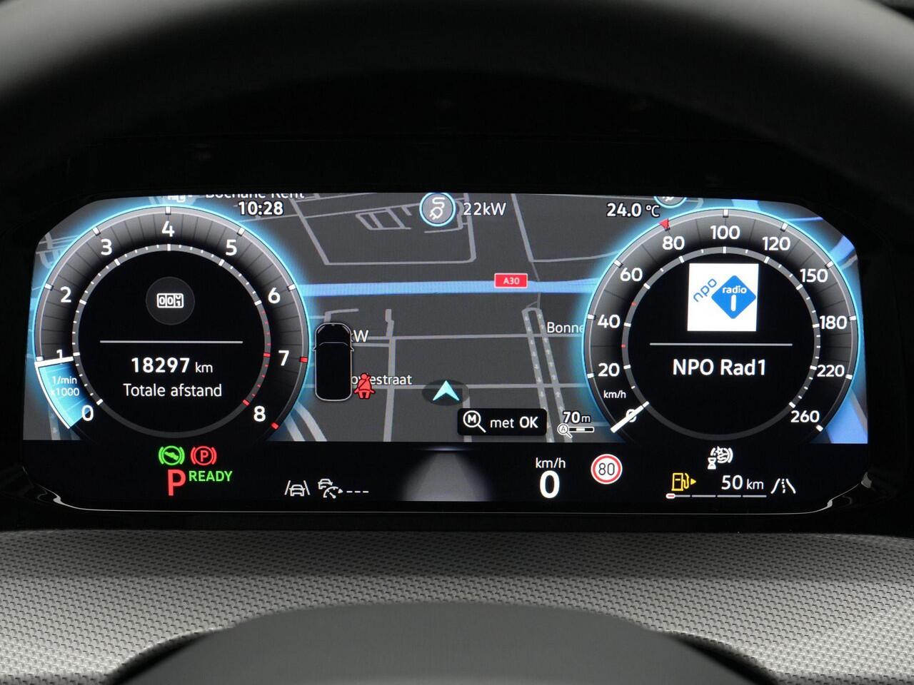 Volkswagen GOLF 1.5 eTSI 150 pk DSG | Edition 50 Anniversary | Panoramadak | Rondomzicht camera | Stoelverwarming | IQ Light | Head-up display | 18 inch