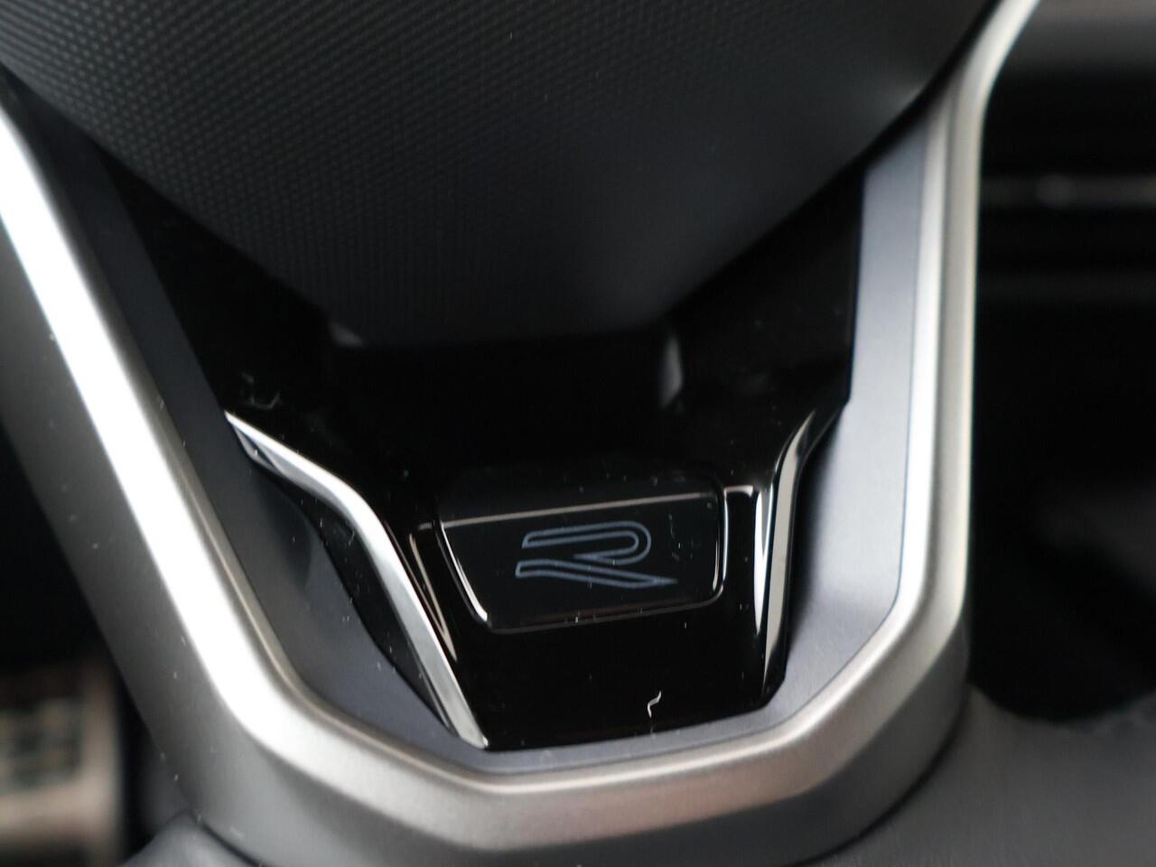 Volkswagen GOLF Variant 1.5 eTSI 130pk DSG R-Line | Navigatie | Achteruitrijcamera | Stoel- & stuurwielverwarming | Keyless |