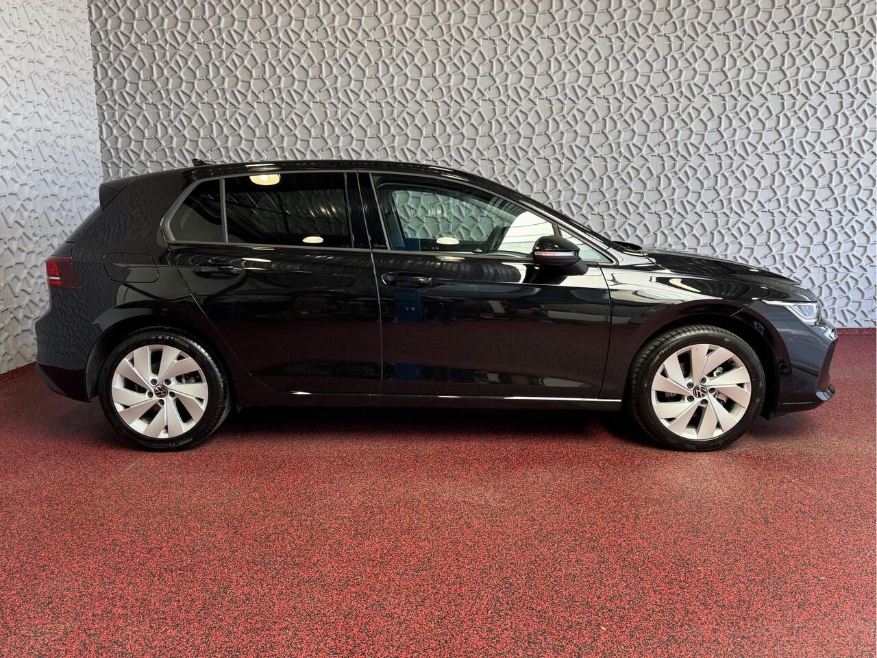 Volkswagen GOLF ?1.5 TSI 150 PK? EDITION LED CARPLAY NAVI CAMERA STOEL/STUUR VERW KEYLESS MHEV "Volkswagen rijden begint bij Topautos.nl - 75 topmodellen direct op voorraad!"