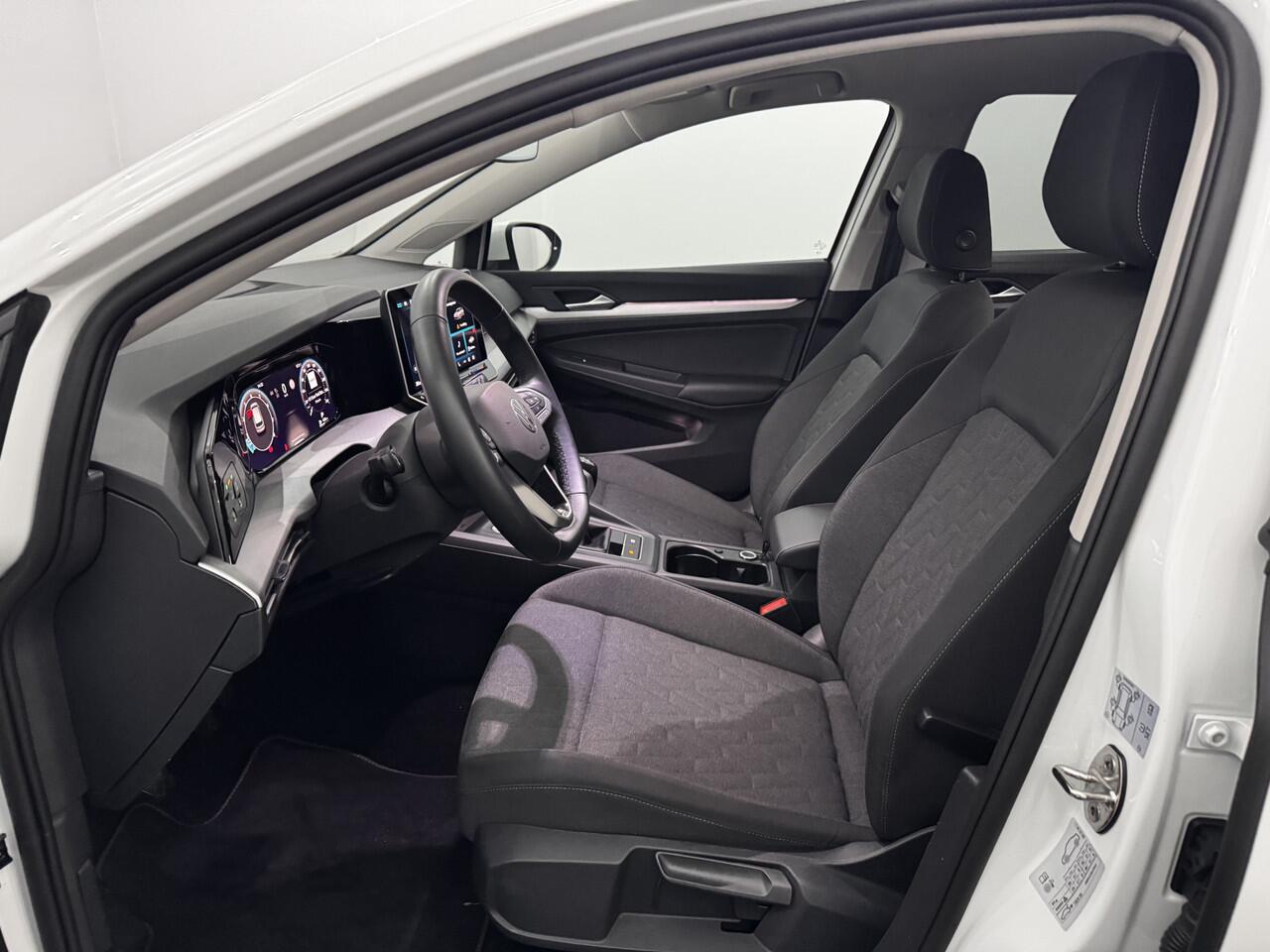 Volkswagen GOLF 1.5 TSI Life Business Clima, Apple carplay, Parkeersensoren, Stoelverwarming, Sfeerverlichting, Led, Keyless start, 2 jaar garantie