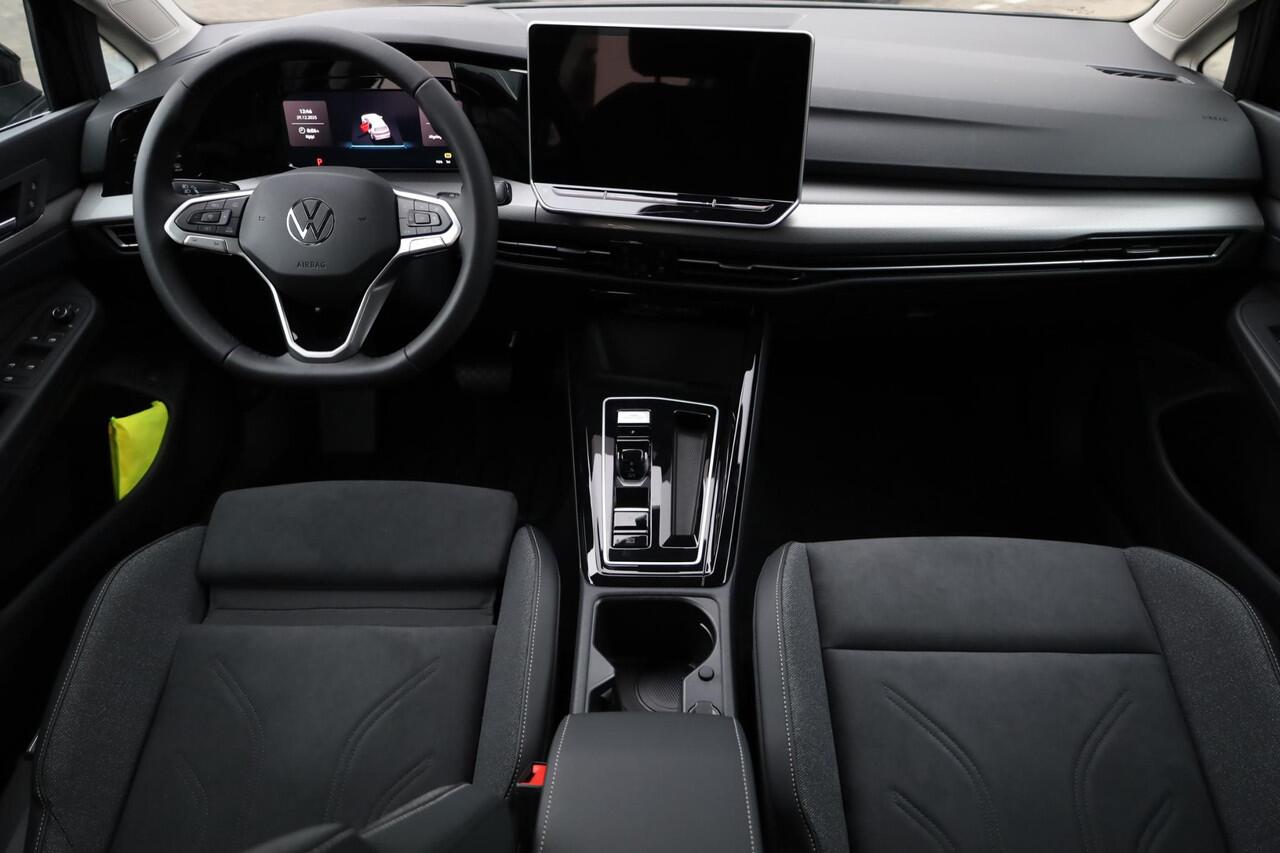 Volkswagen GOLF 1.5 eHybrid Style Edition 204PK / 150kW LED Matrix IQ.Light, 360° camera, Apple Carplay & Android Auto, achteruitrijcamera, head-up display, 3-zone Climatronic, draadloos telefoon laden, voorstoelen verwarmbaar met massagefunctie, dynamische grootlichtass