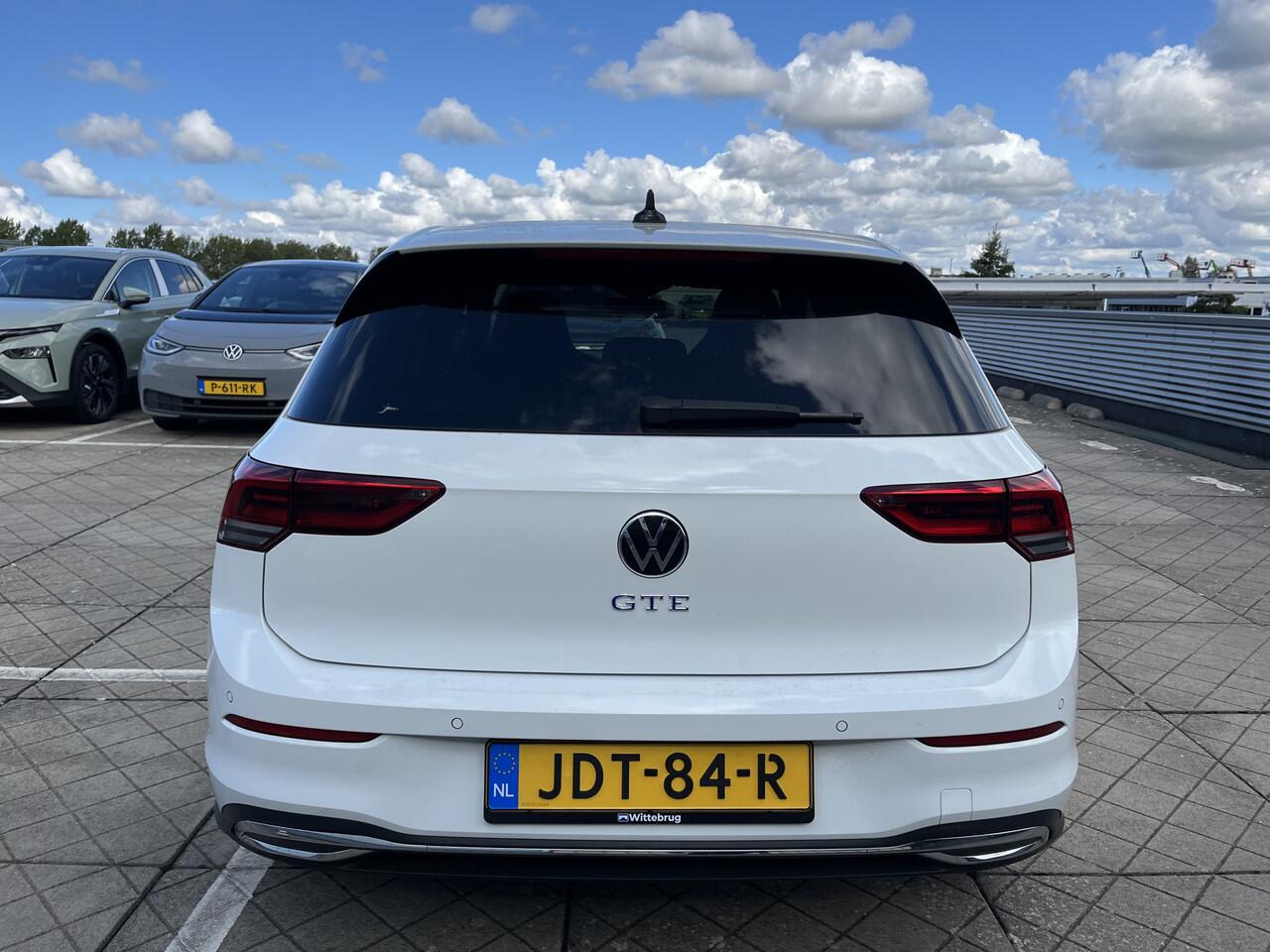 Volkswagen GOLF 1.4 eHybrid 245pk DSG GTE / Panoramadak / 18'' LMV / Trekhaak Elek. / Navi / Camera / Keyless / Alarm / Stuur en Stoelverwarming V+A / Standkachel