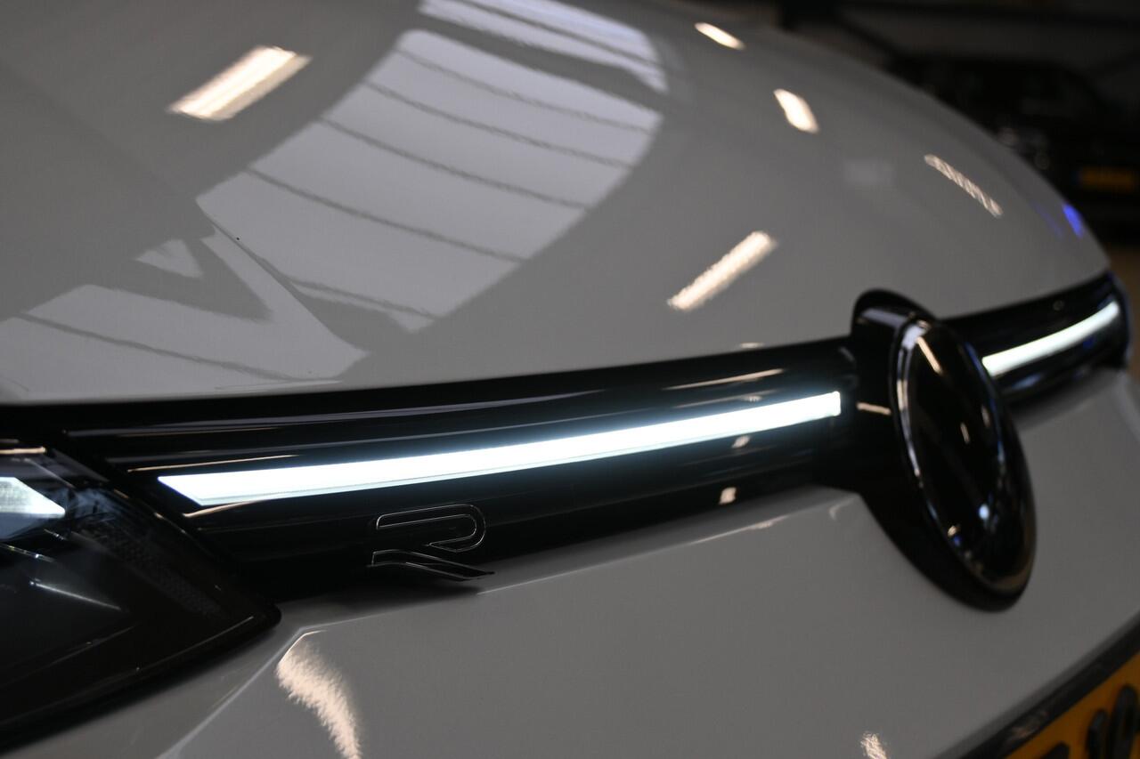 Volkswagen GOLF 1.5 eTSI 150pk R-Line Business | Panoramadak | IQ. Light | Harman Kardon | 100% (Dealer) onderhouden label