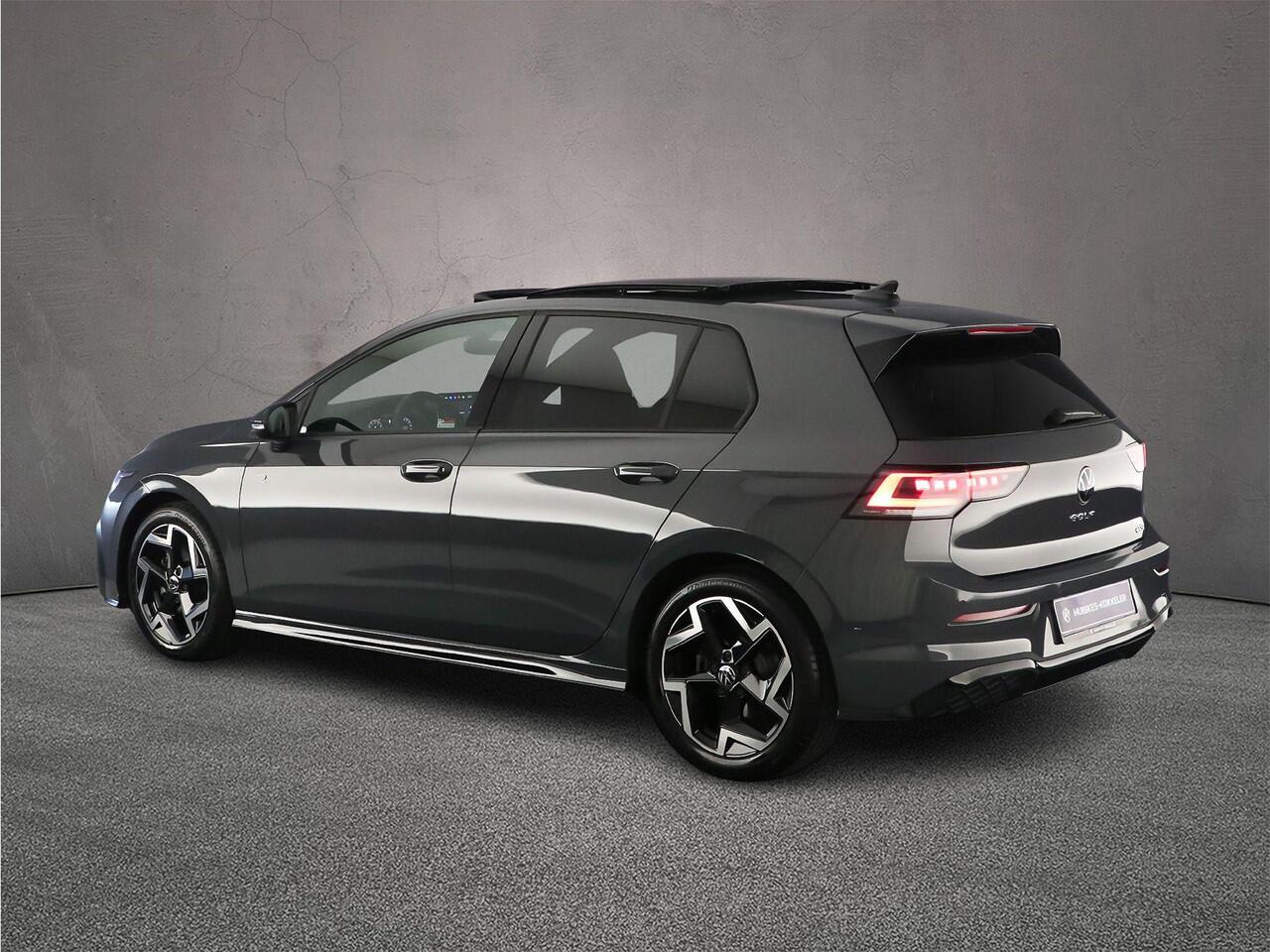 Volkswagen GOLF R-Line Edition 1.5 eTSI 150pk DSG Automaat Harman Kardon audio, Panoramadak, LED matrix koplampen, Adaptive cruise control, Achteruitrijcamera, Navigatie