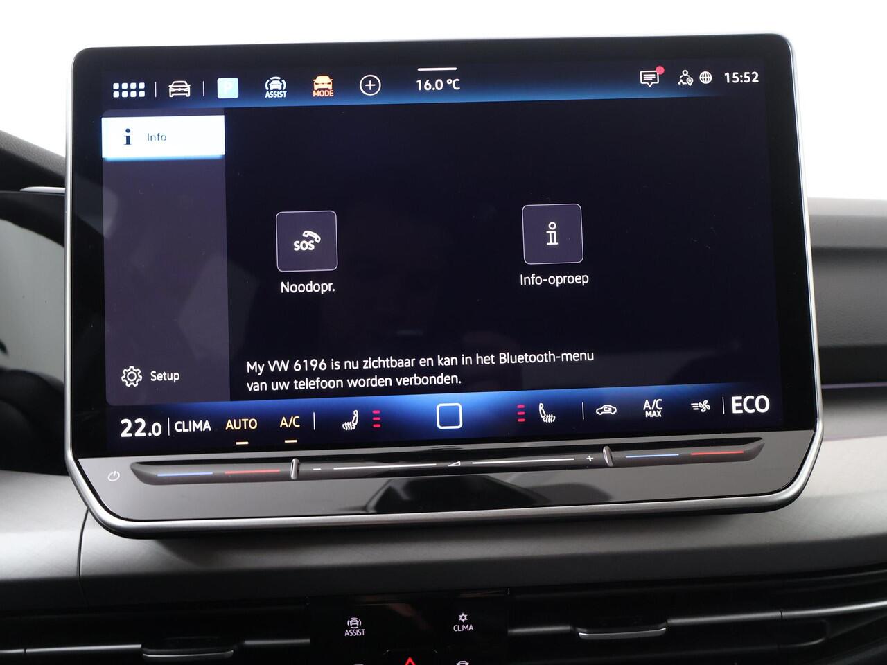 Volkswagen GOLF 1.5 eHybrid Life Edition | 204 PK | SoH 100% | Panoramadak | Stoelverwarming | Achteruitrij camera |