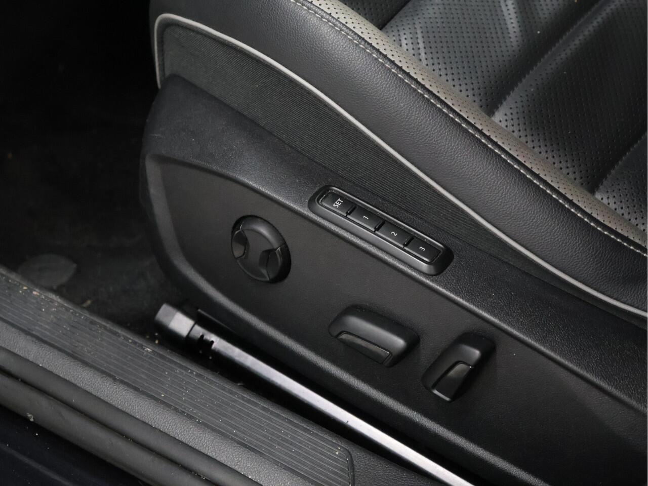 Volkswagen GOLF 1.4 eHybrid GTE [MEMORY SEATS, SPORT INTERIEUR, KANTELDAK, APPLE CARPLAY, ANDROID, ADAPTIVE CRUISE, CAMERA, VOL LEDER, STOELVERKOELING, STOELVERWARMING, PDC V+A, NIEUWSTAAT]