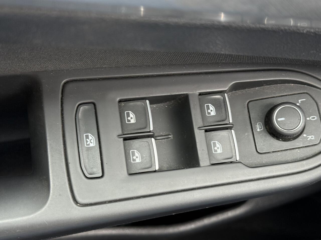 Volkswagen GOLF Variant BWJ 2022 1.0 111 PK eTSI Life Business TREKHAAK | STOELVERW. | FULL LED | ADAPTIVE CRUISE | CARPLAY + ANDROID | NAVI | CLIMA | DAB | LMV | PDC