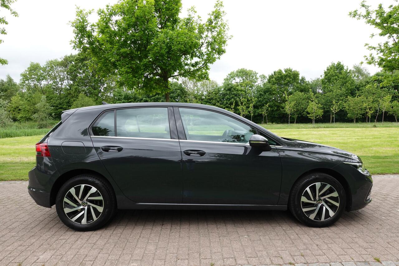 Volkswagen GOLF 1.4 eHybrid Style | Massage stoelen | LED | Adaptive cruise control | Stuur verwarming | Elektrische stoelen met geheugen |