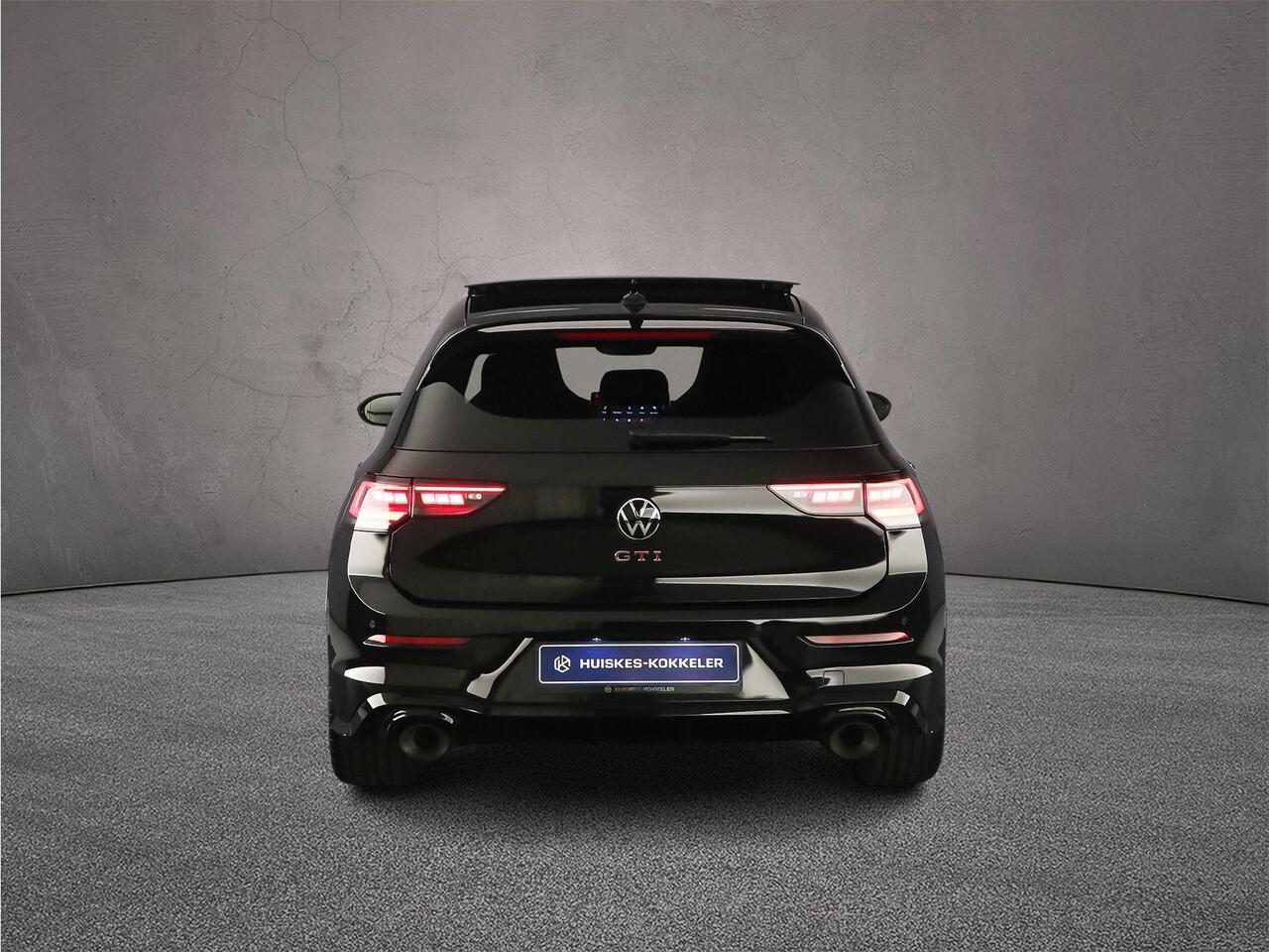 Volkswagen GOLF GTI Clubsport 2.0 TSI 300pk DSG Automaat Akrapovic, Panoramadak, Black Style, Harman Kardon audio, Adaptive cruise control, LED matrix koplampen, 360 camera