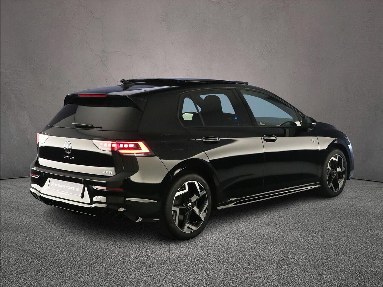 Volkswagen GOLF R-Line Edition 1.5 eTSI 150pk DSG Automaat Panoramadak, Harman Kardon audio, Adaptive cruise control, LED matrix koplampen, Achteruitrijcamera, Navigatie